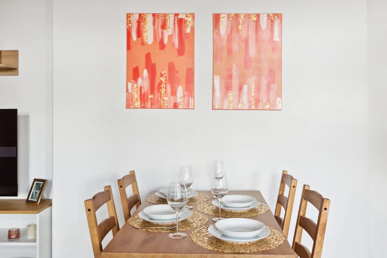 Helles Schlafzimmer mit Balkon